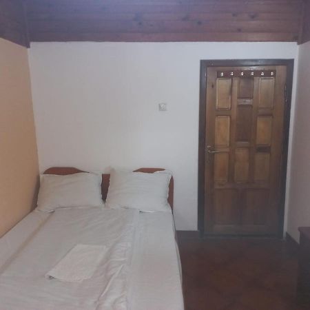 Double Room With Private Bathroom By Osteria Constantino Targoviste Exterior photo