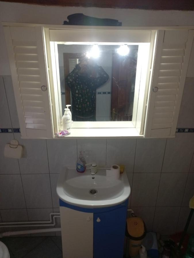 Double Room With Private Bathroom By Osteria Constantino Targoviste Exterior photo