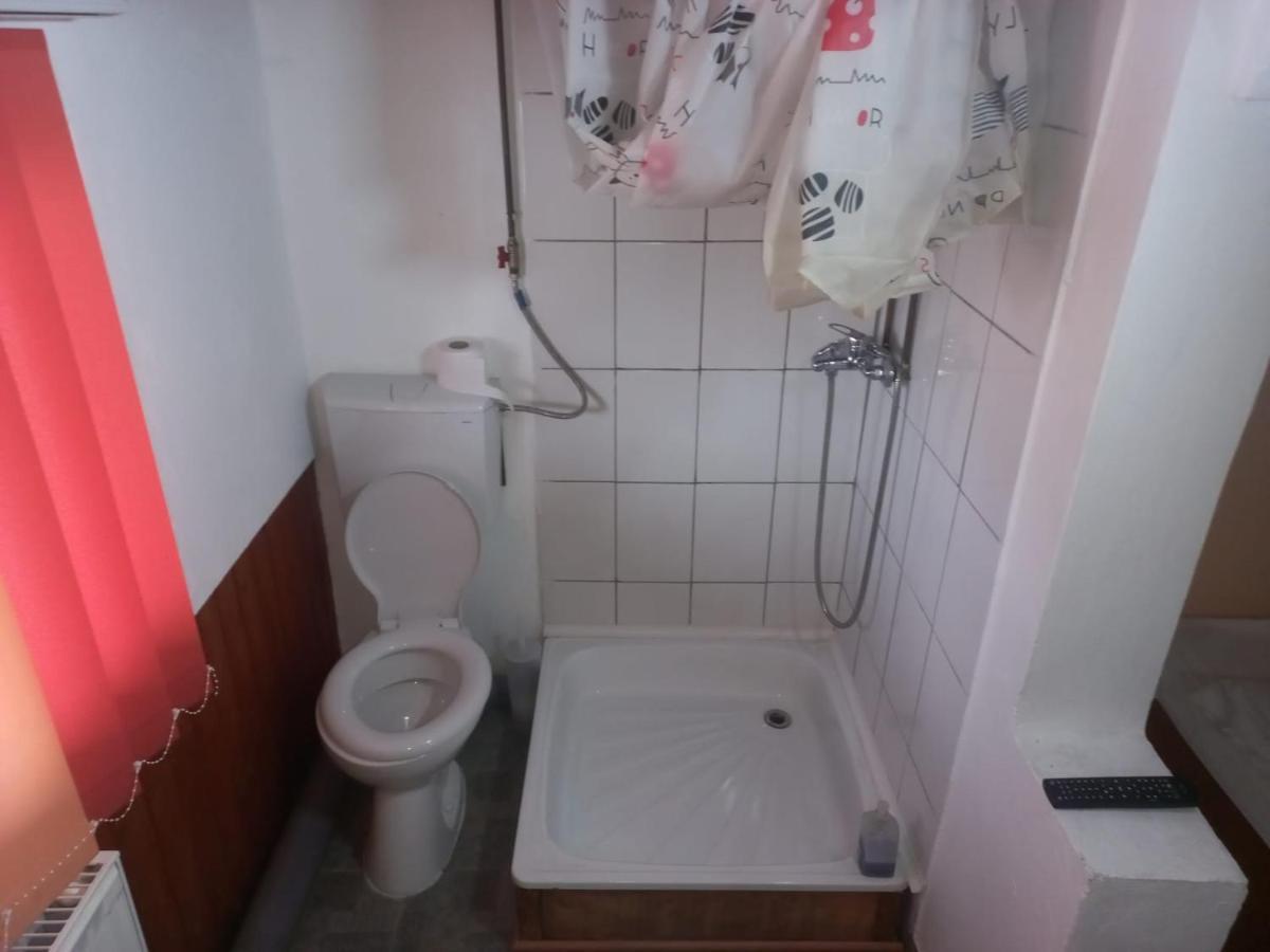 Double Room With Private Bathroom By Osteria Constantino Targoviste Exterior photo